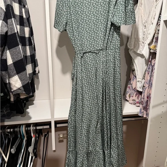Floral Green Wrap Dress - Picture 3 of 3